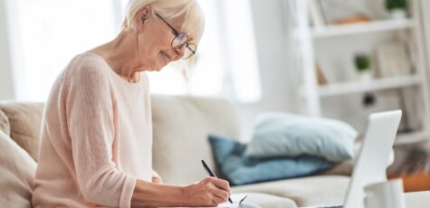 A retired woman researching alternatives to pension drawdown.